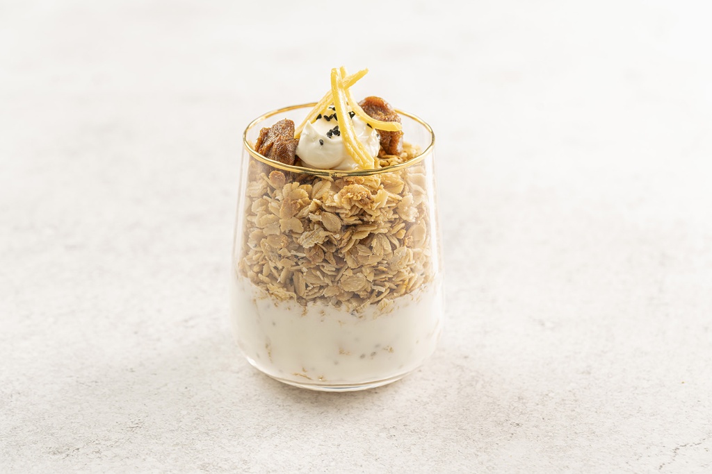 Oats Massoub with pitted dates bowl