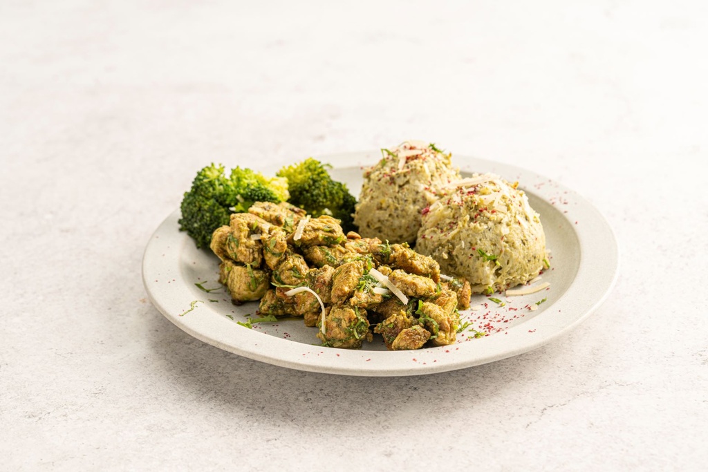 Keto mashed broccoli with cilantro Chicken