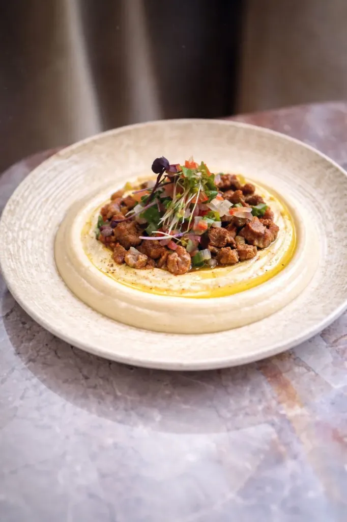 Maglgal Hummus With Chicken